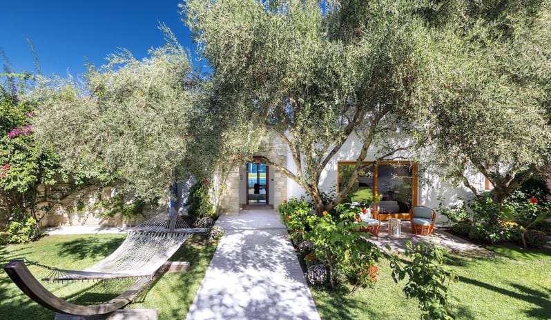 Imperial Spa Villa, Entrance